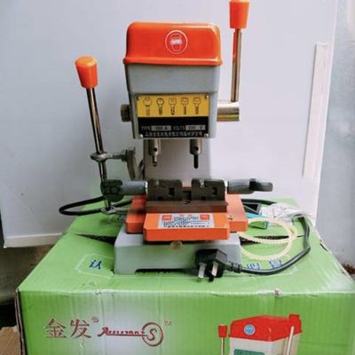 13.5kg Verticale sleutel snijmachine duplicaat voor auto en huis sleutels 120W motorvermogen