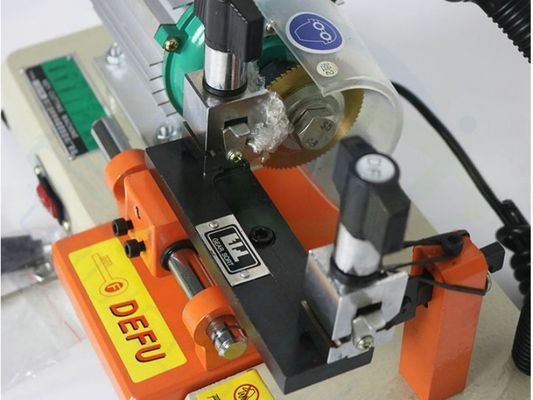 120W motorvermogen Defu 238RS horizontale sleutelsnijmachine voor materialen ABS en staal